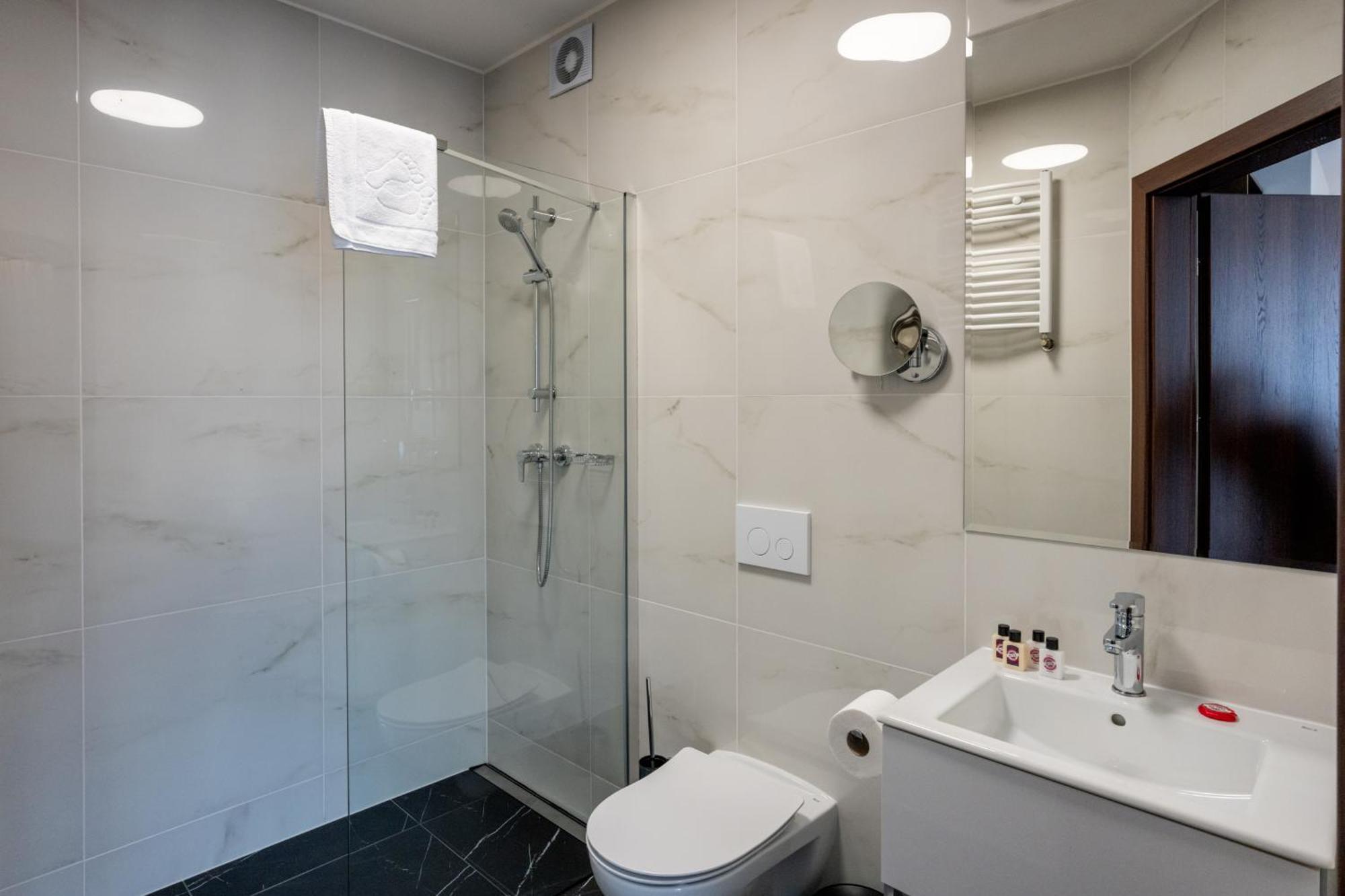 Bed and Breakfast Sleep&Fly Okecie Warsaw Airport Exterior foto