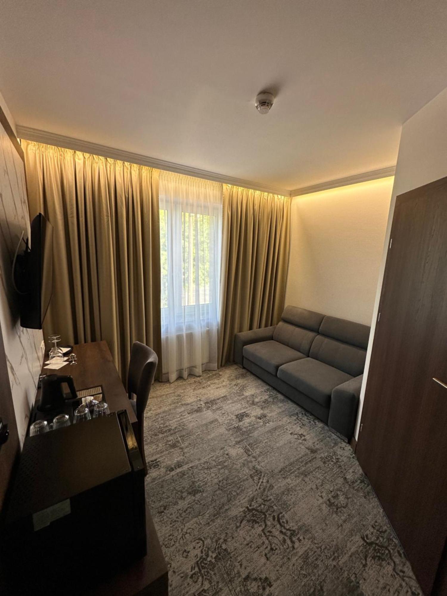 Bed and Breakfast Sleep&Fly Okecie Warsaw Airport Exterior foto