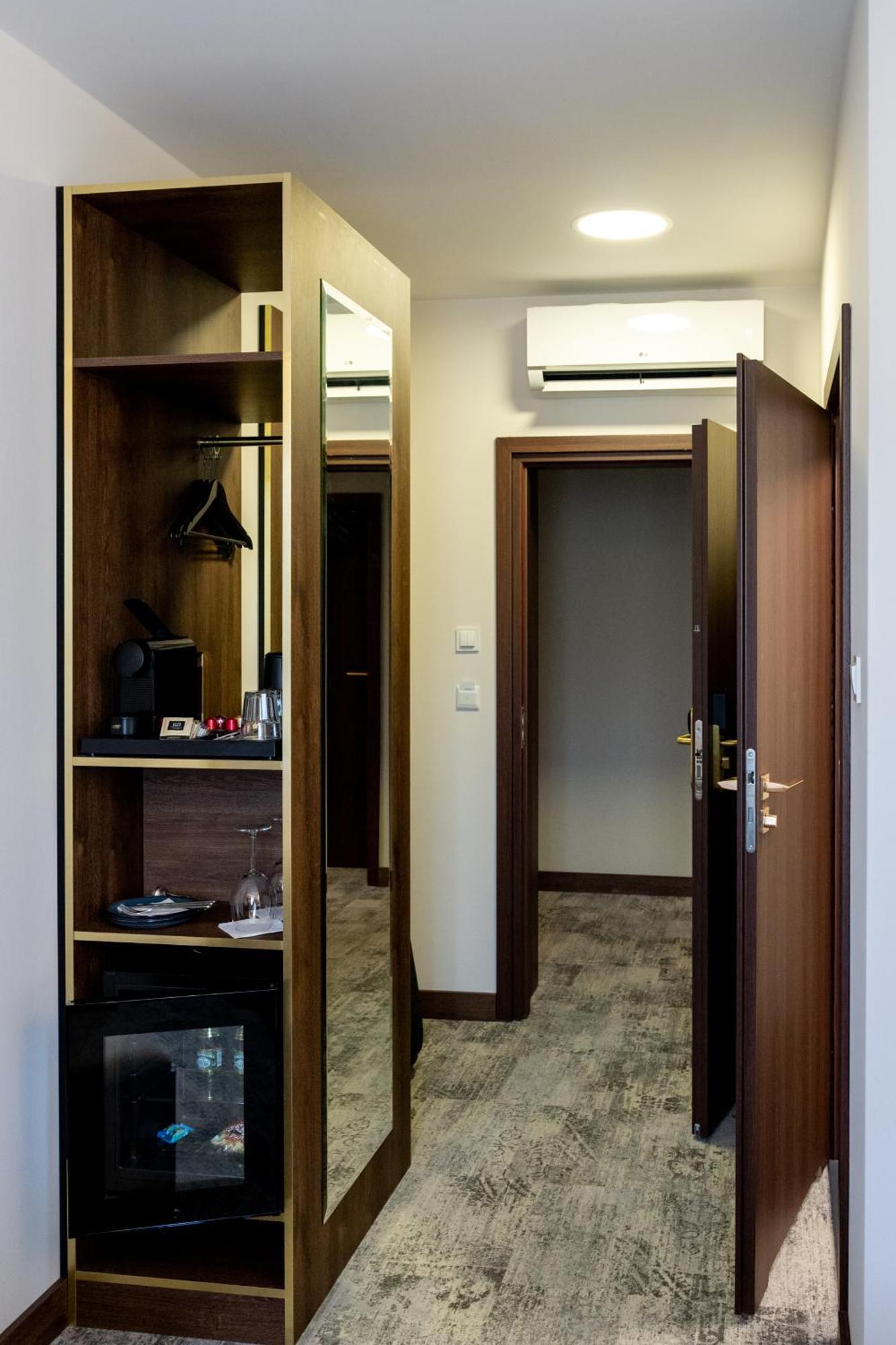 Bed and Breakfast Sleep&Fly Okecie Warsaw Airport Exterior foto